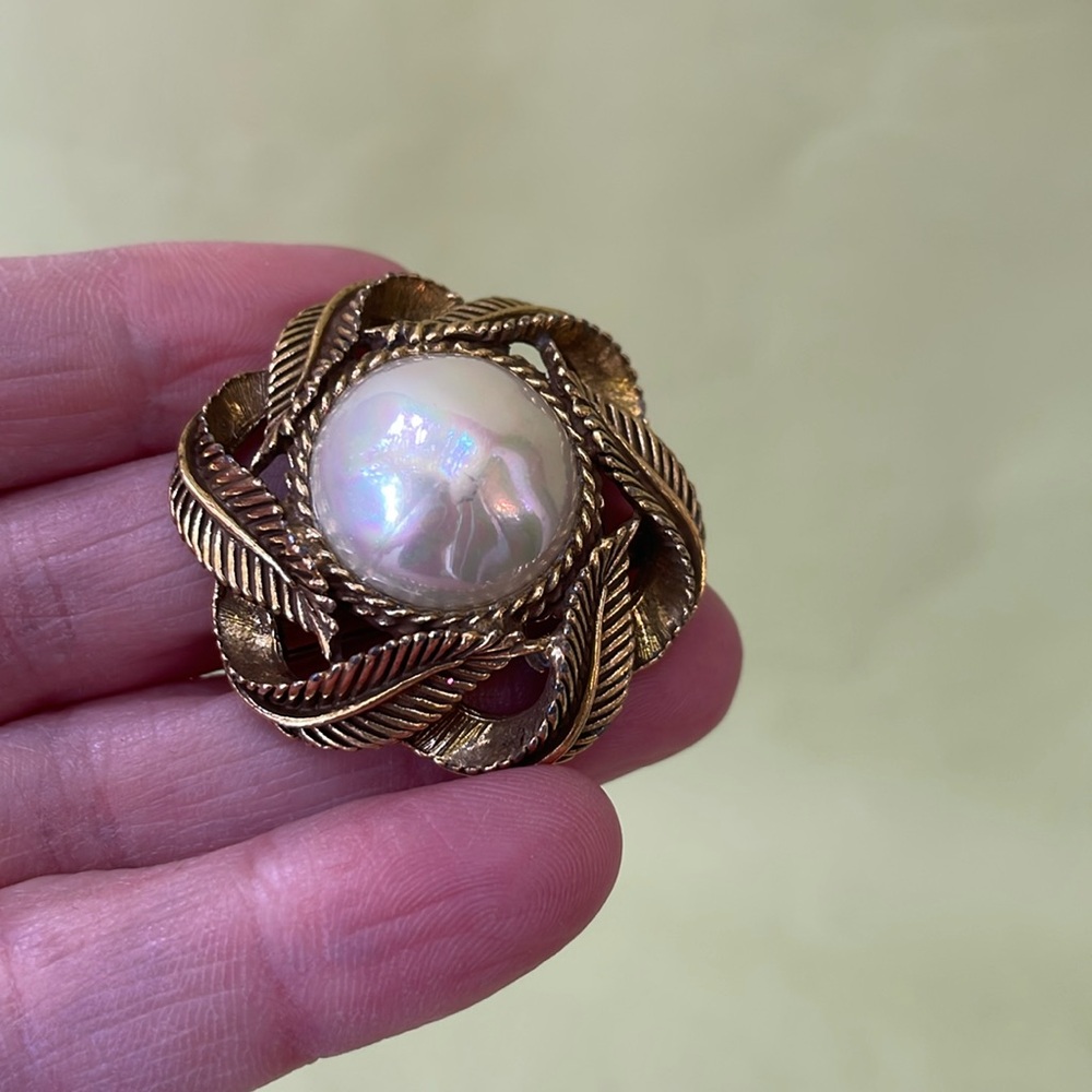Vintage gold and pearl brooch